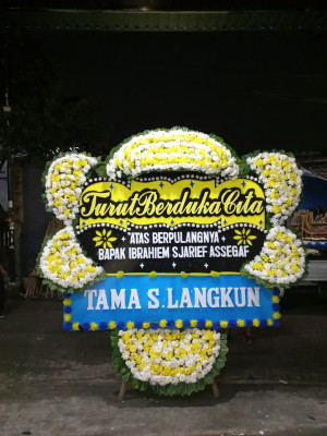 Papan Bunga Duka di Amen