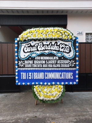 Papan Bunga Duka di Amen